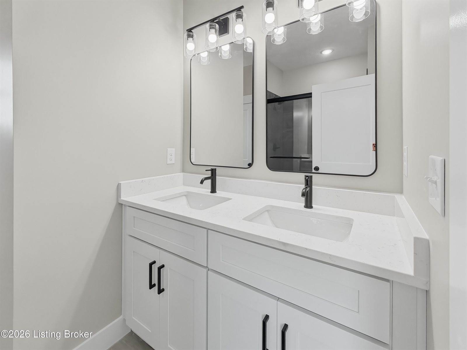 10 Betty Boyd Ln, Brandenburg, KY 40108