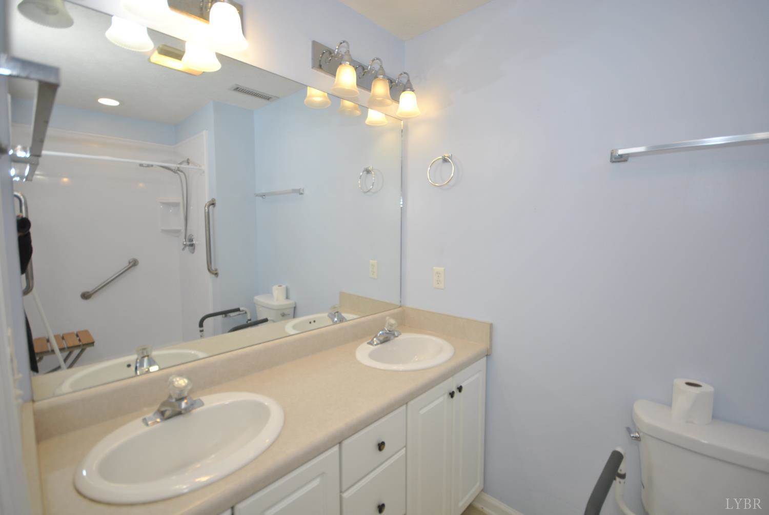 1170 Jefferson Oaks Court, Forest, VA 24551