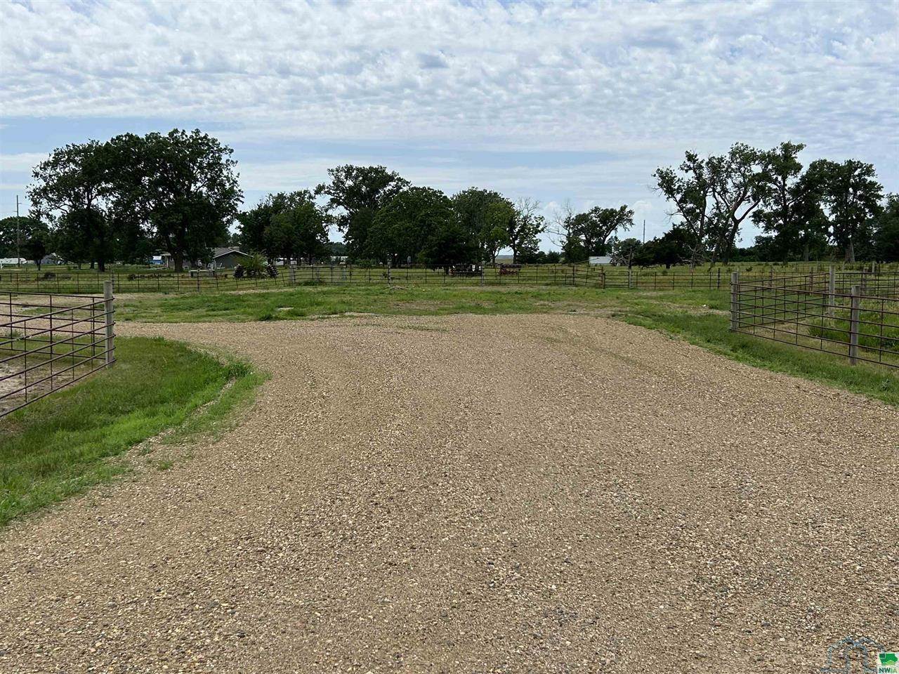 48220 332 St., Jefferson, SD 59038