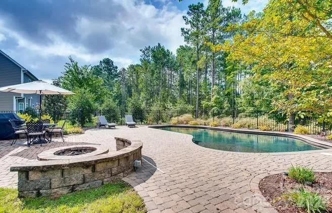 2404 Hamlet Court, Matthews, NC 28105