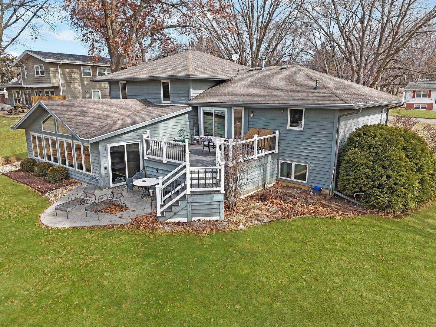 210 Park Crest Drive, Freeport, IL 61032