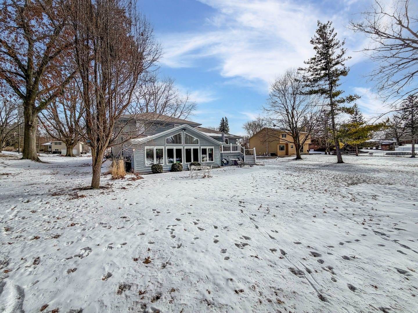 210 Park Crest Drive, Freeport, IL 61032