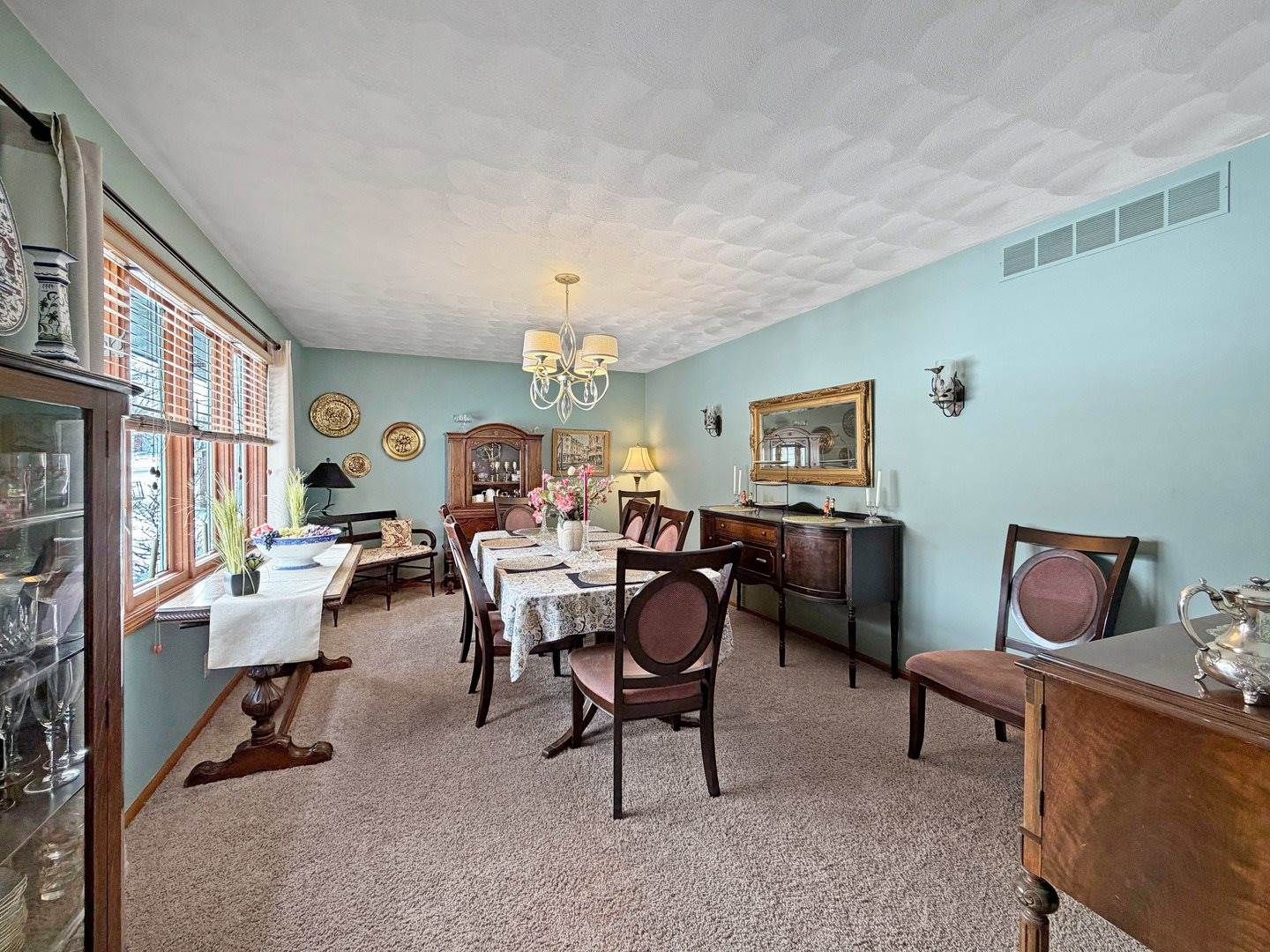 210 Park Crest Drive, Freeport, IL 61032