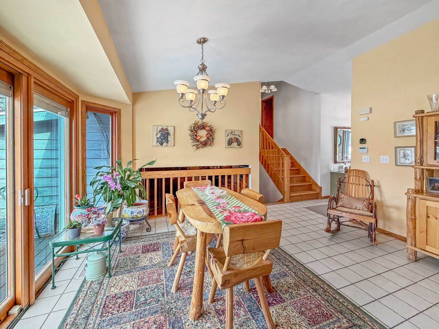 210 Park Crest Drive, Freeport, IL 61032