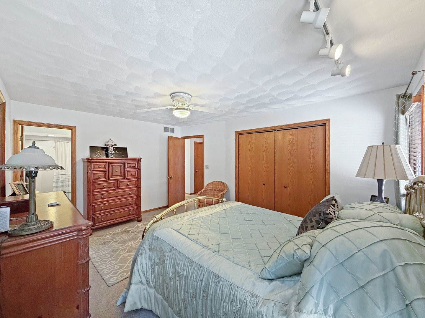 210 Park Crest Drive, Freeport, IL 61032