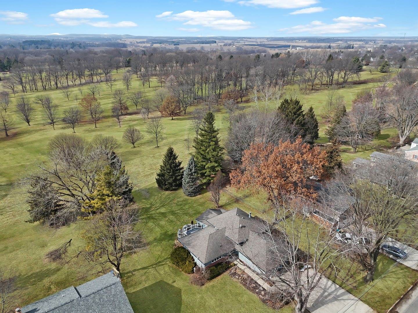 210 Park Crest Drive, Freeport, IL 61032