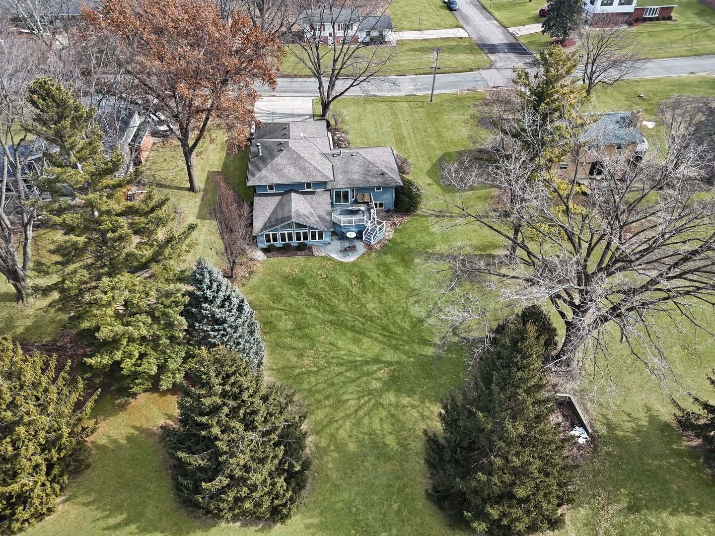 210 Park Crest Drive, Freeport, IL 61032