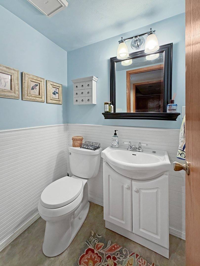 210 Park Crest Drive, Freeport, IL 61032