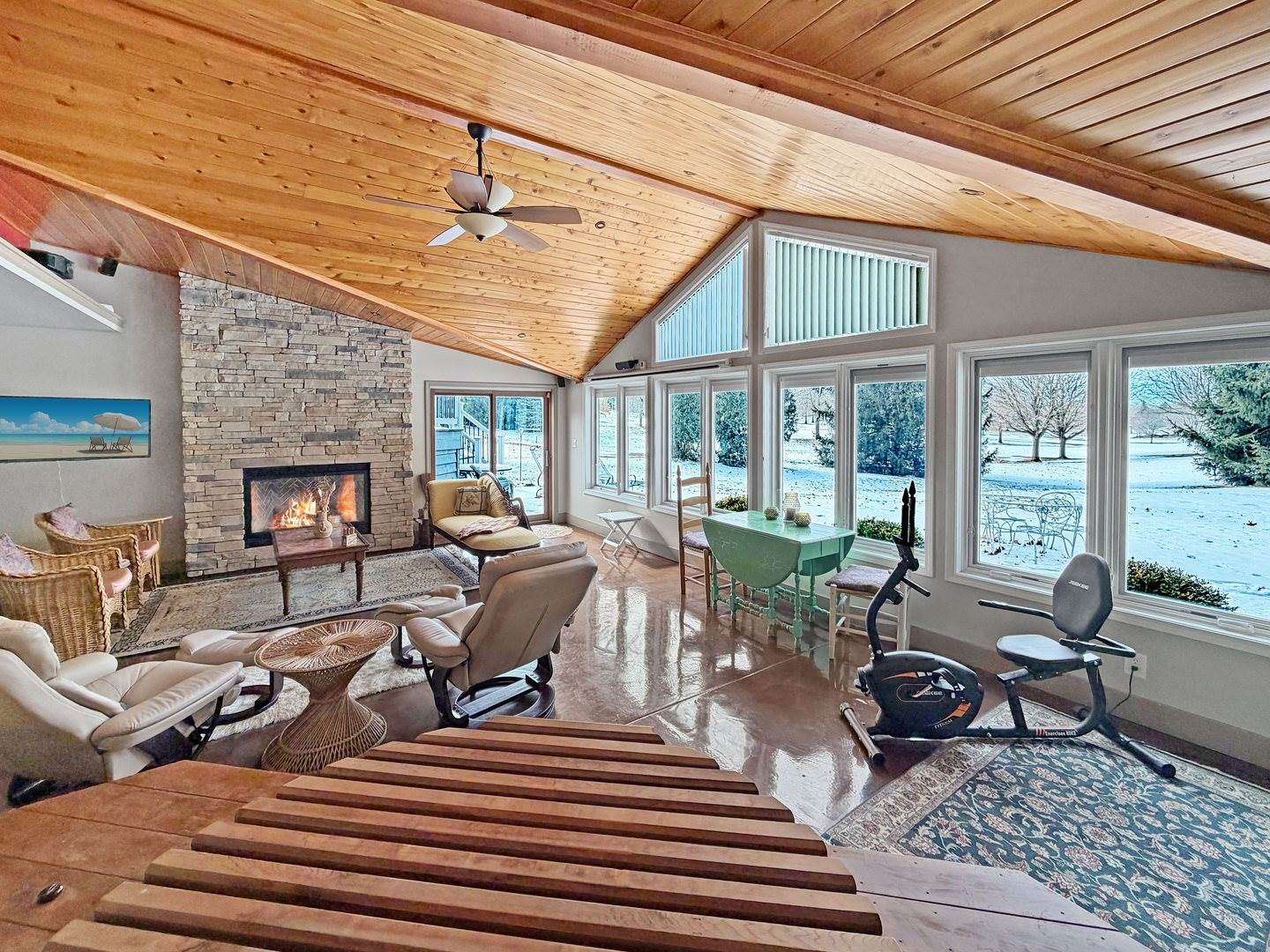 210 Park Crest Drive, Freeport, IL 61032