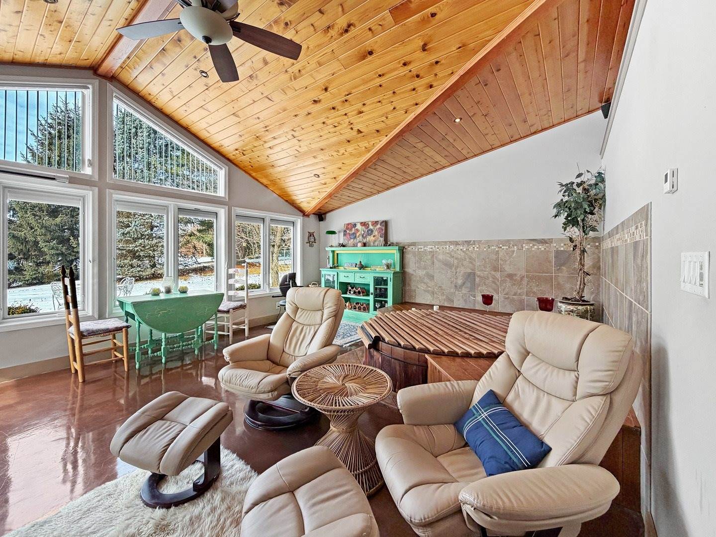 210 Park Crest Drive, Freeport, IL 61032