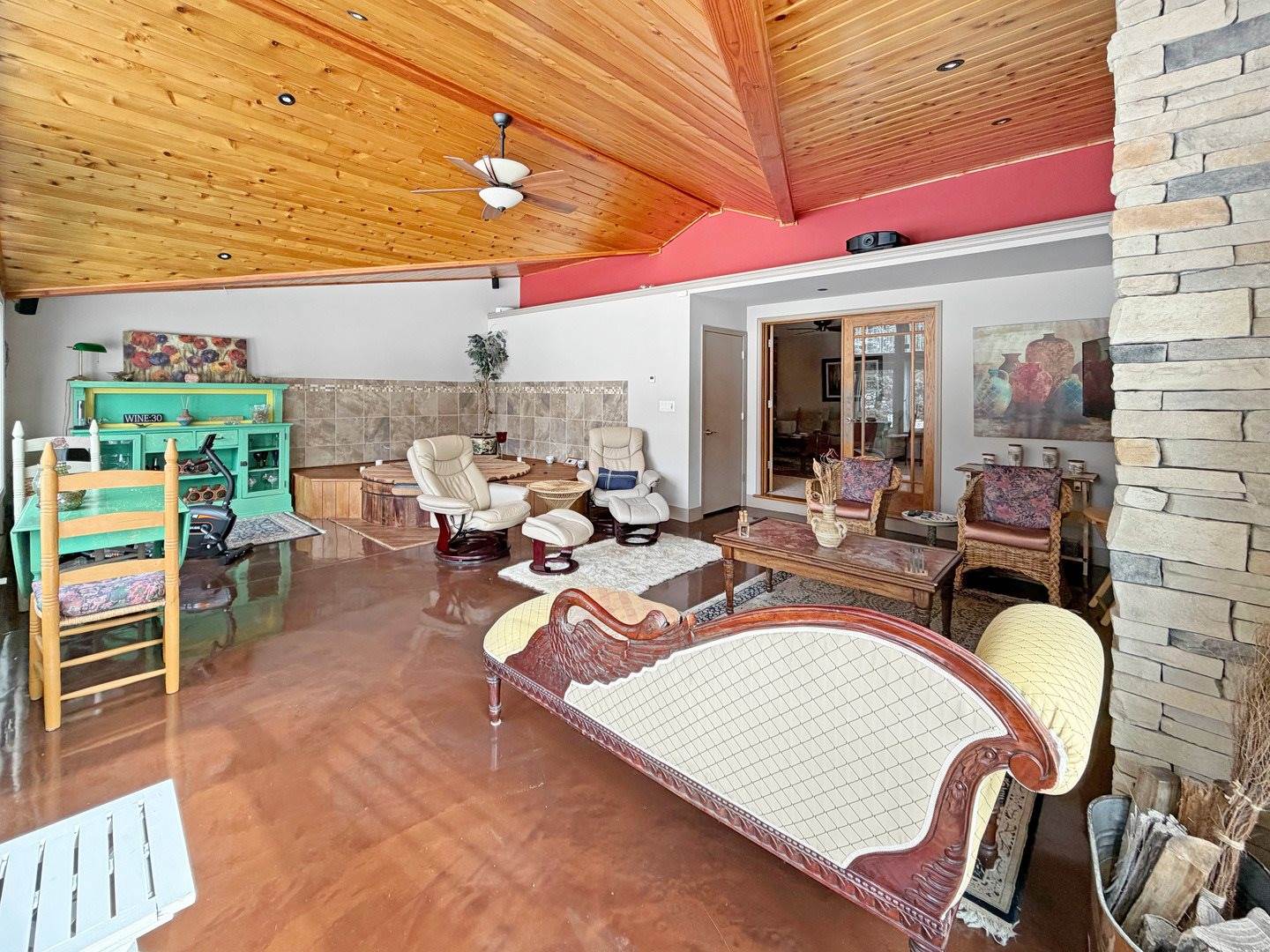 210 Park Crest Drive, Freeport, IL 61032