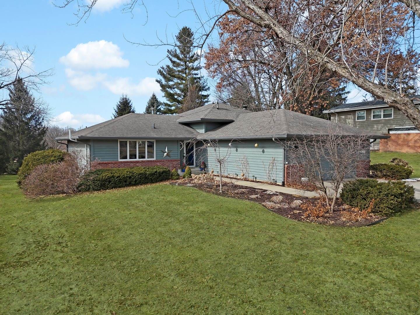 210 Park Crest Drive, Freeport, IL 61032