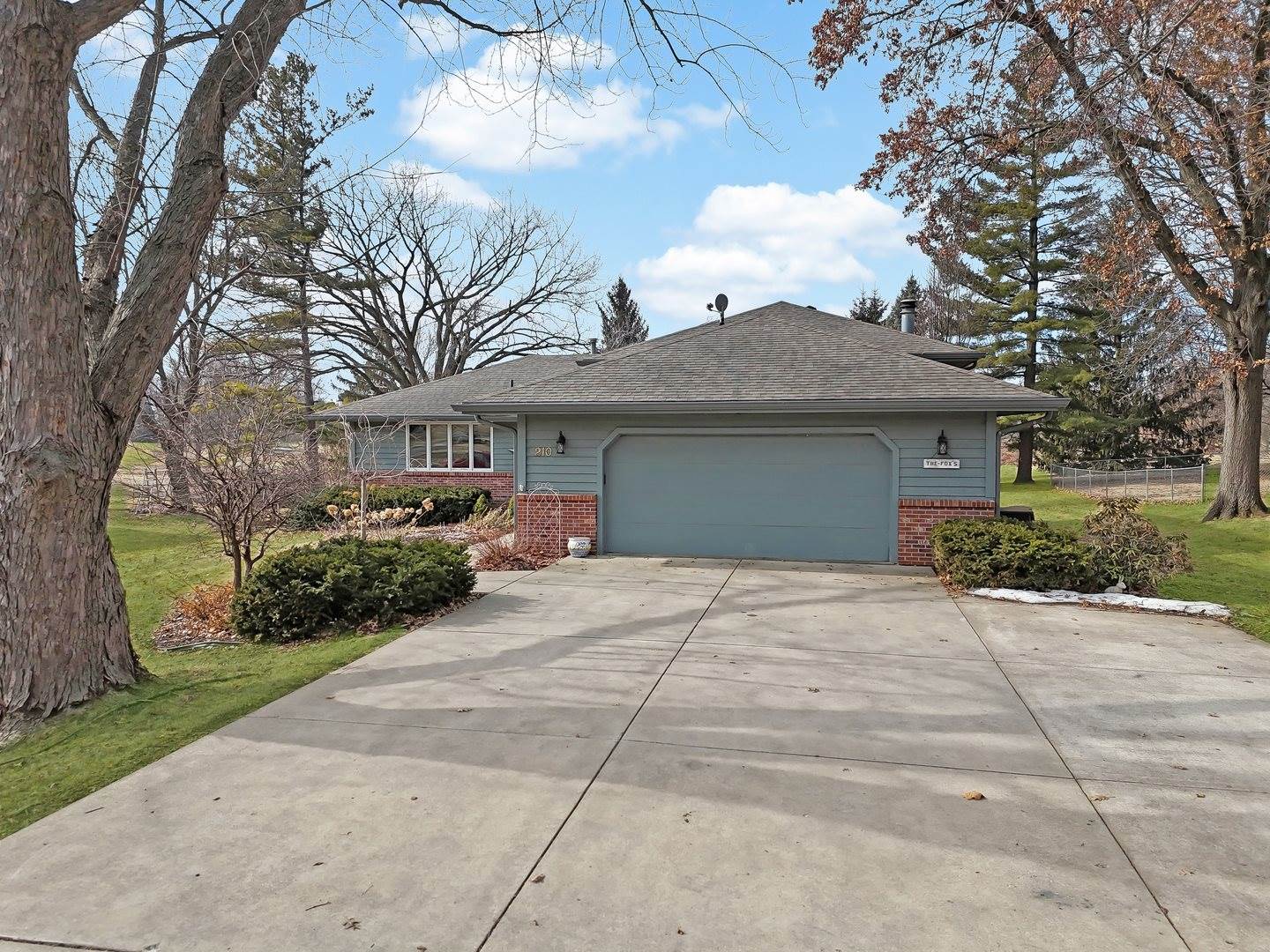 210 Park Crest Drive, Freeport, IL 61032