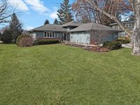 210 Park Crest Drive, Freeport, IL 61032