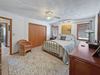 210 Park Crest Drive, Freeport, IL 61032