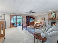 210 Park Crest Drive, Freeport, IL 61032