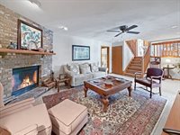 210 Park Crest Drive, Freeport, IL 61032