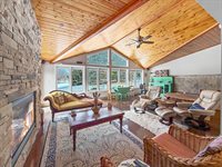 210 Park Crest Drive, Freeport, IL 61032