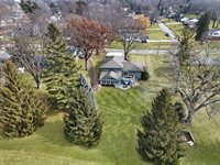 210 Park Crest Drive, Freeport, IL 61032