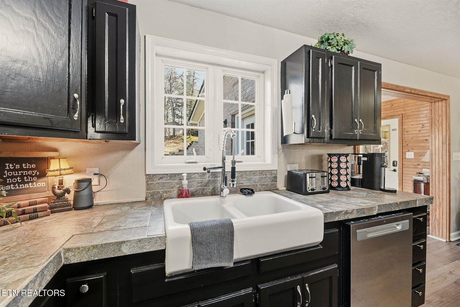 109 Oakview Drive, Kingston, TN 37763