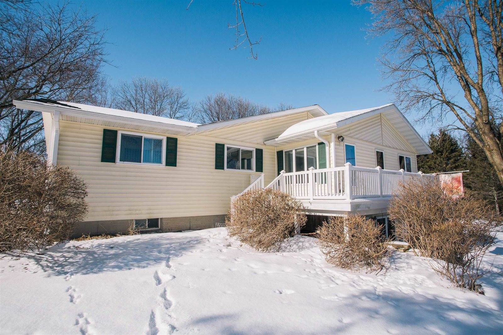 214 W Hunt Street, Greenwood, WI 54437