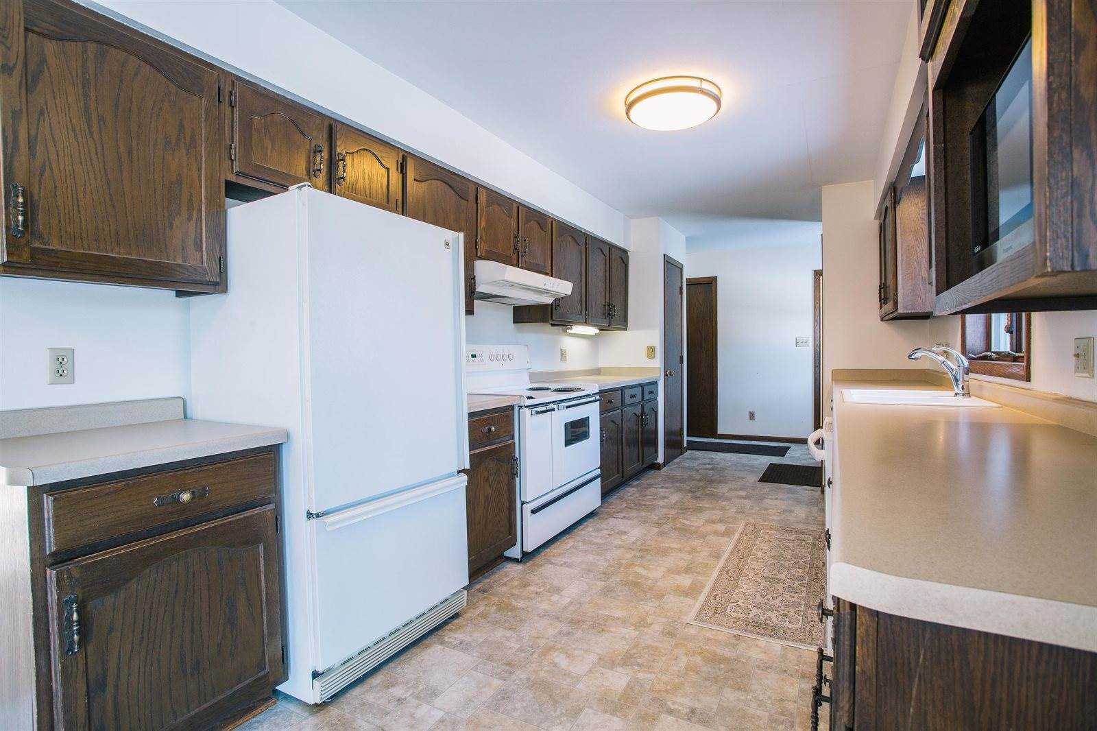 214 W Hunt Street, Greenwood, WI 54437