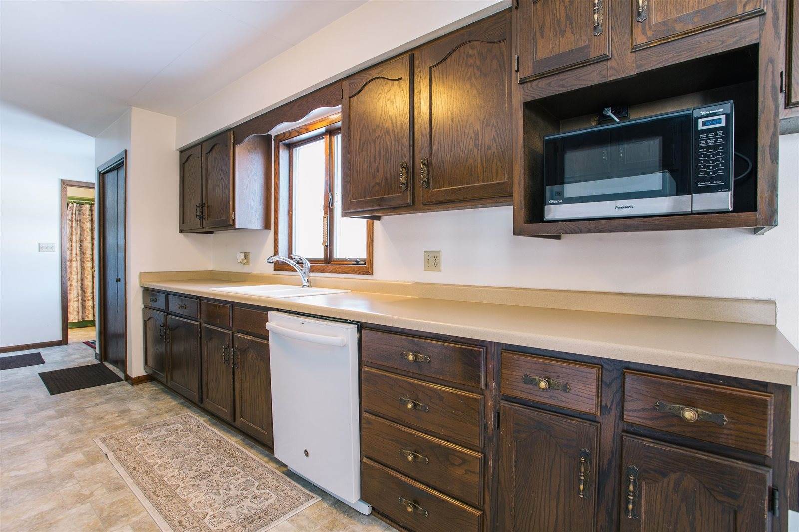 214 W Hunt Street, Greenwood, WI 54437