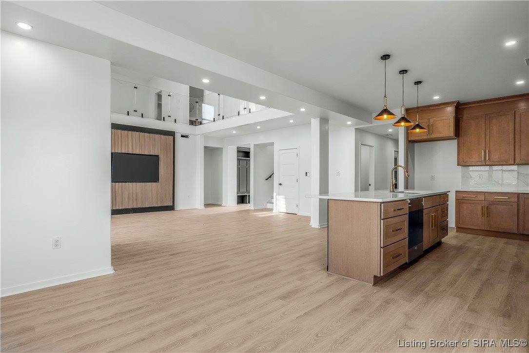 1020 Ridgeview Drive, Jeffersonville, IN 47130