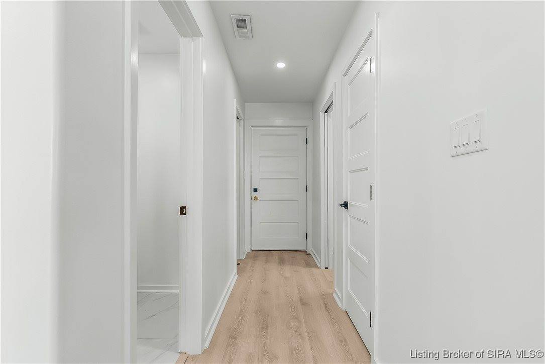 1020 Ridgeview Drive, Jeffersonville, IN 47130