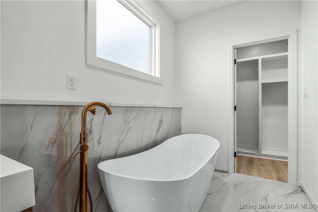 1020 Ridgeview Drive, Jeffersonville, IN 47130