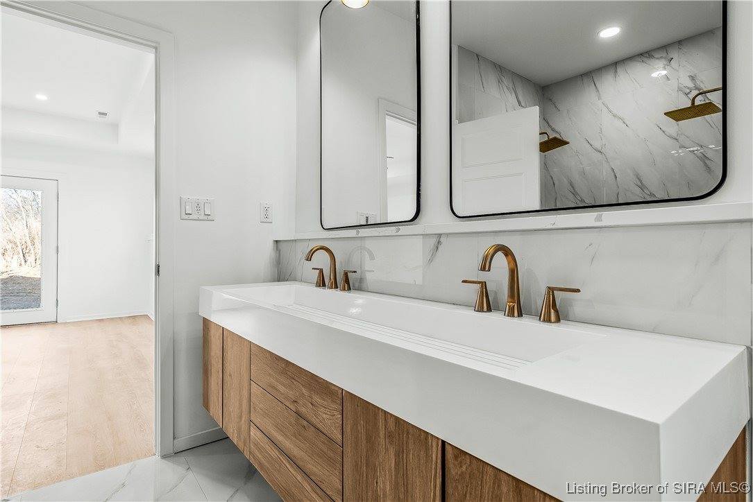 1020 Ridgeview Drive, Jeffersonville, IN 47130