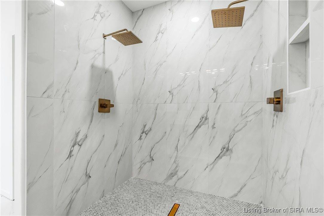 1020 Ridgeview Drive, Jeffersonville, IN 47130