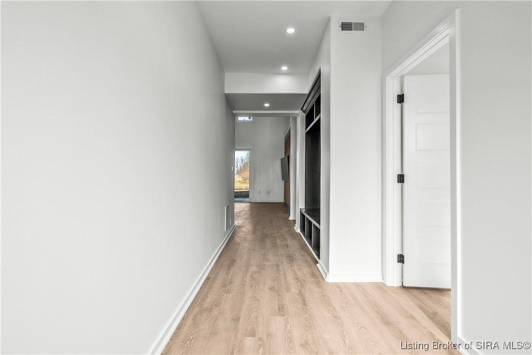 1020 Ridgeview Drive, Jeffersonville, IN 47130