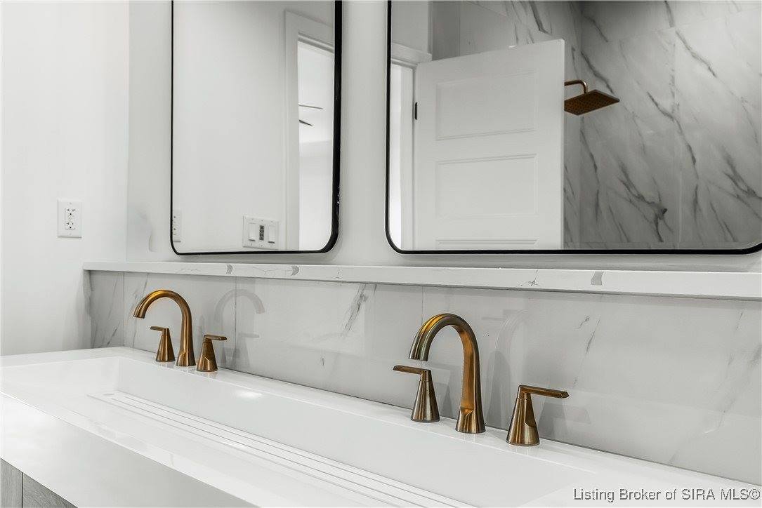 1020 Ridgeview Drive, Jeffersonville, IN 47130