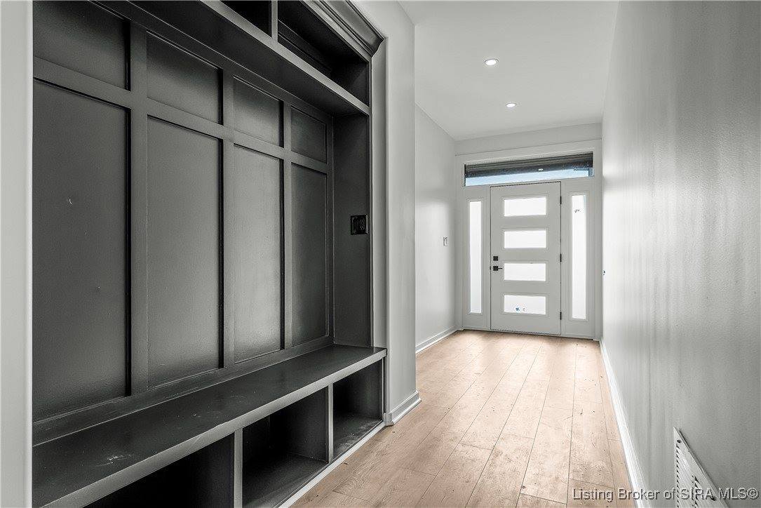 1020 Ridgeview Drive, Jeffersonville, IN 47130