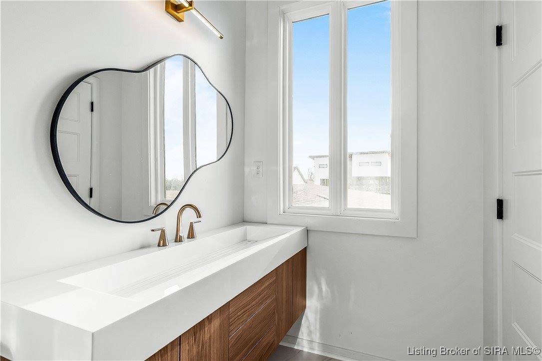 1020 Ridgeview Drive, Jeffersonville, IN 47130