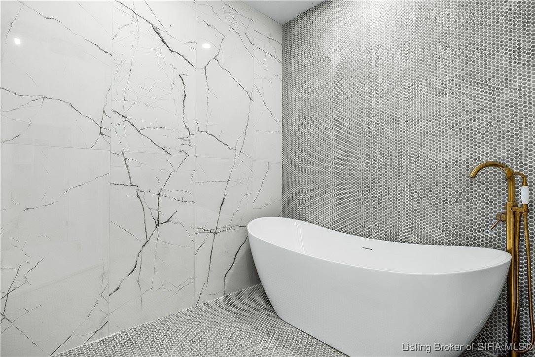 1019 Ridgeview Drive, Jeffersonville, IN 47130