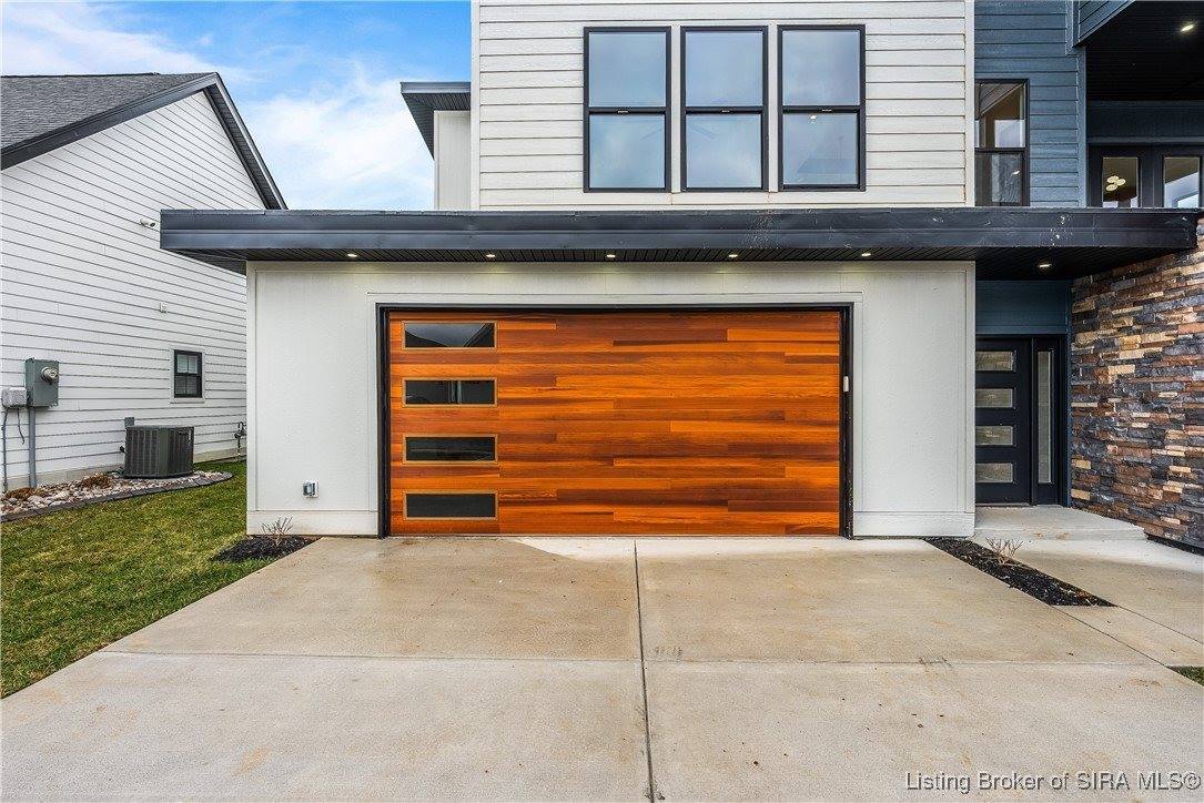 1019 Ridgeview Drive, Jeffersonville, IN 47130