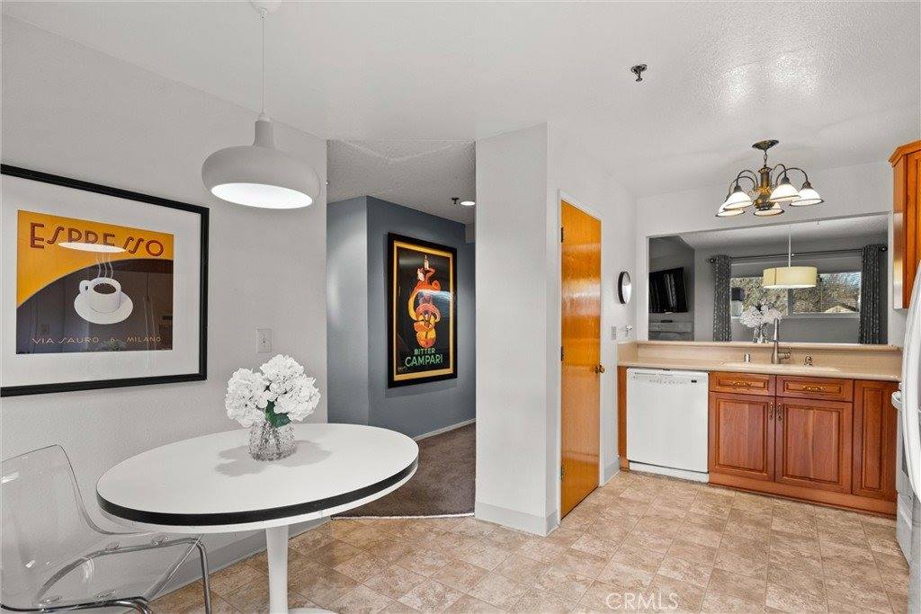 5 Valley Lake, Chico, CA 95928