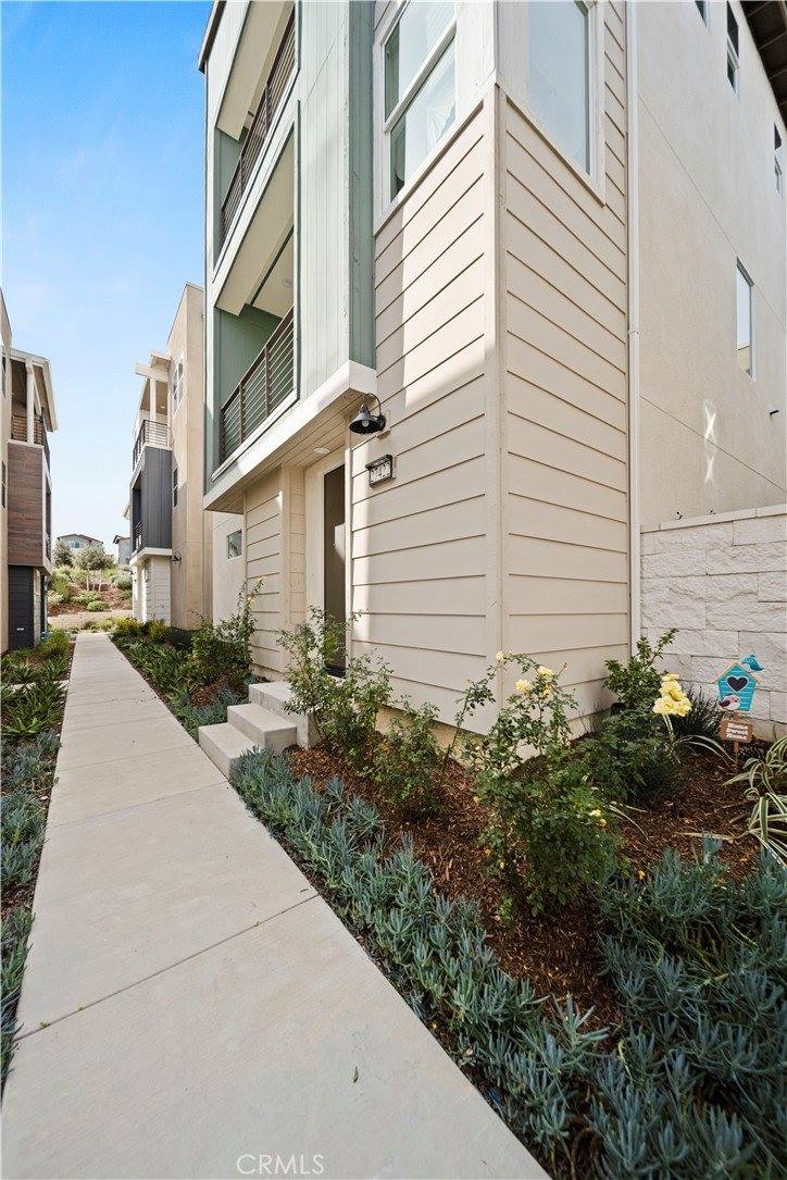 27422 Pioneer Court, Valencia, CA 91381