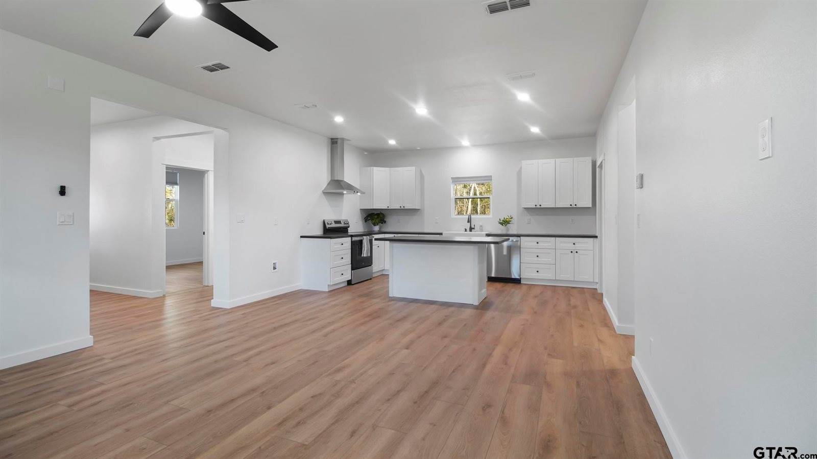 837 Red Bud Cir, Bullard, TX 75757