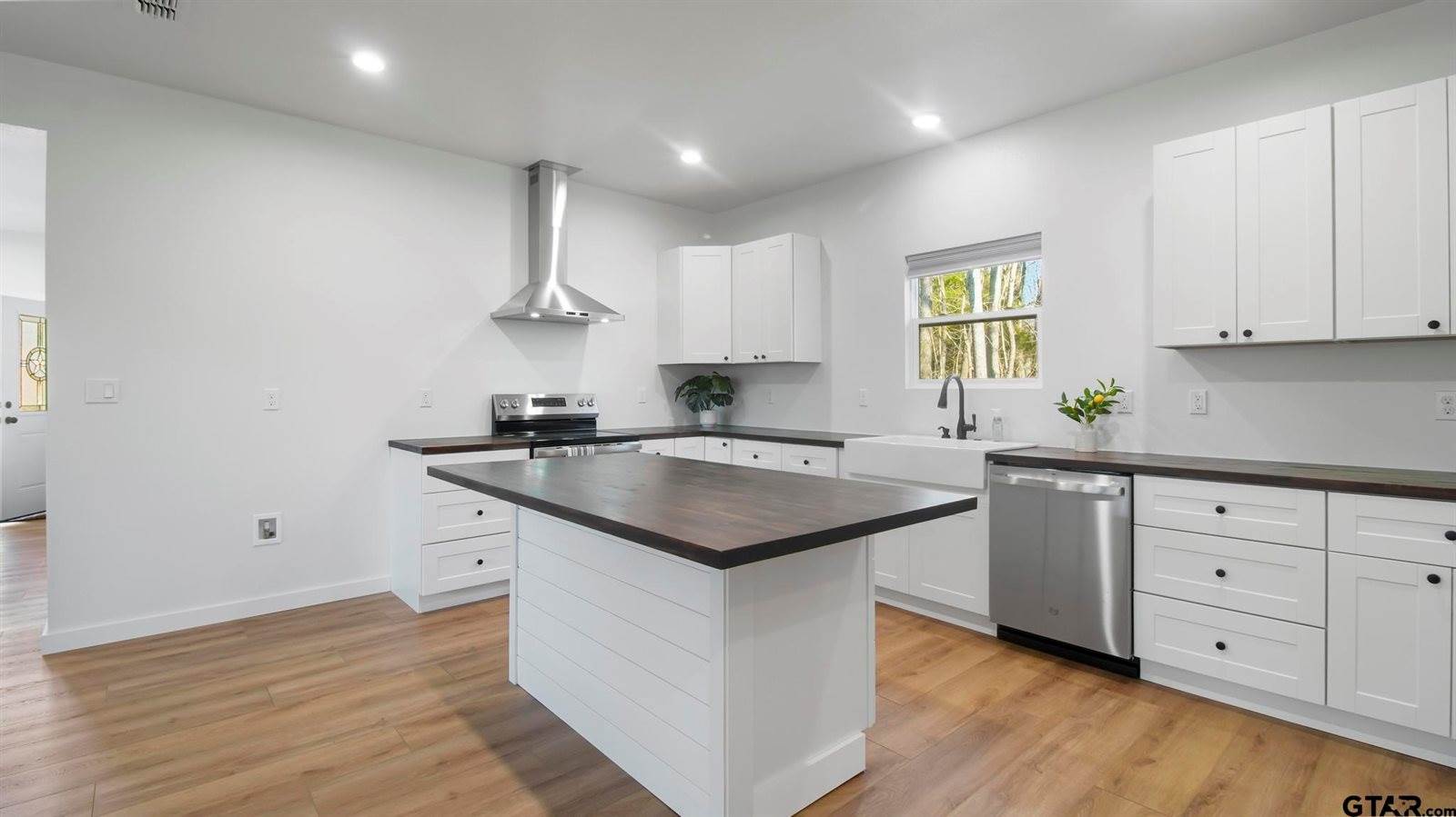 837 Red Bud Cir, Bullard, TX 75757