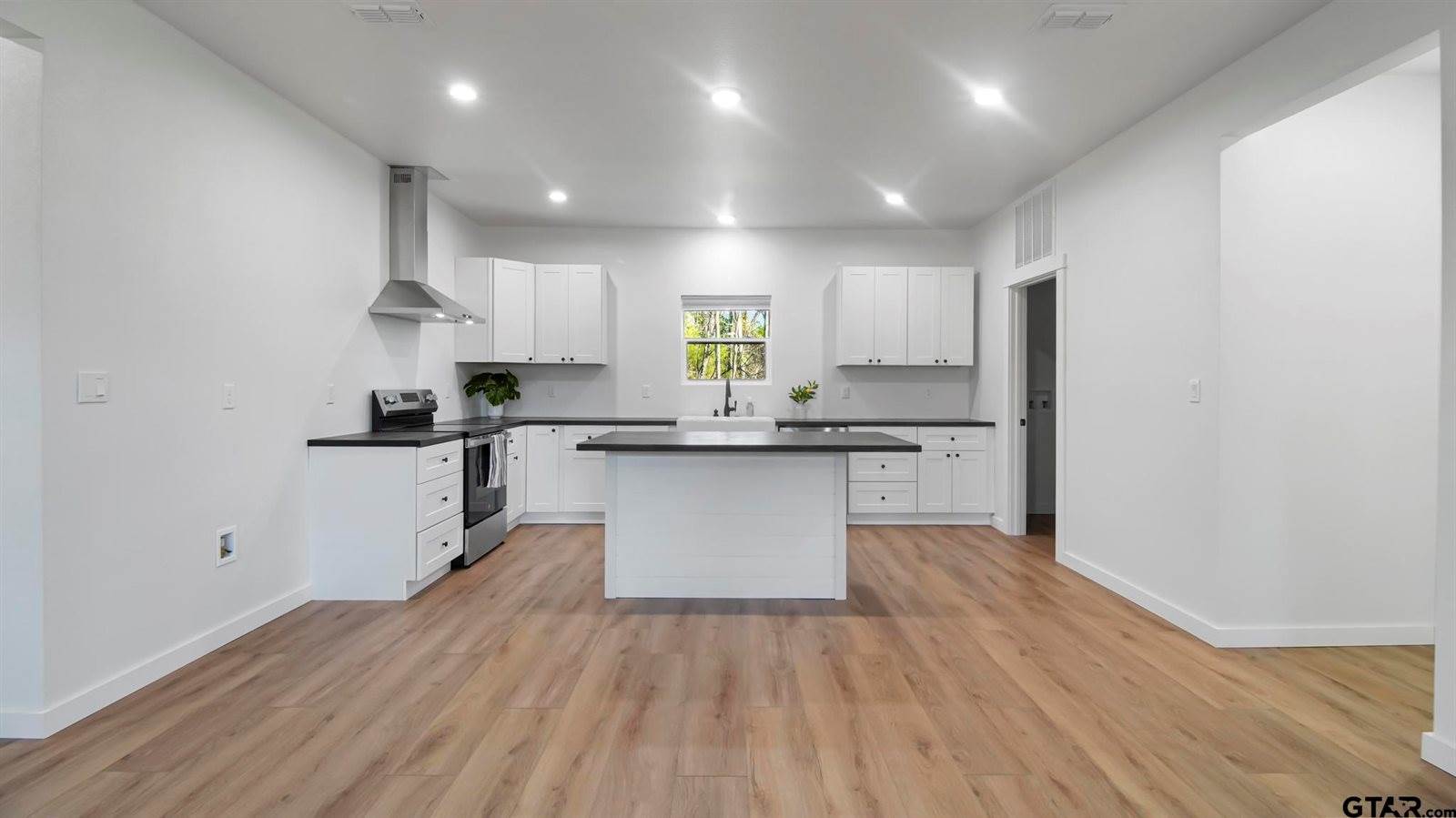 837 Red Bud Cir, Bullard, TX 75757