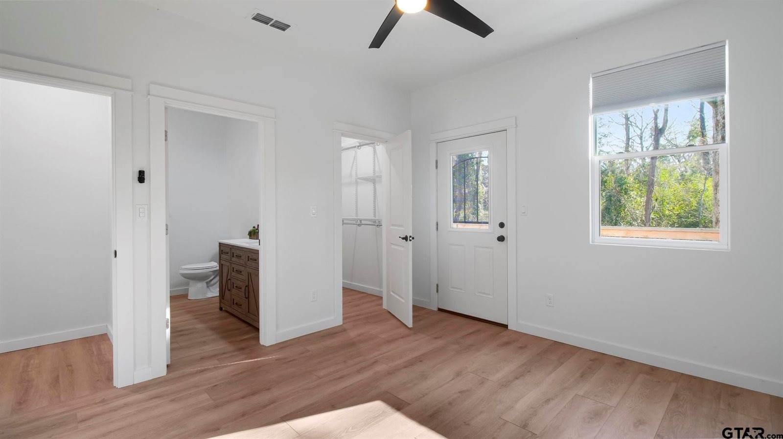 837 Red Bud Cir, Bullard, TX 75757