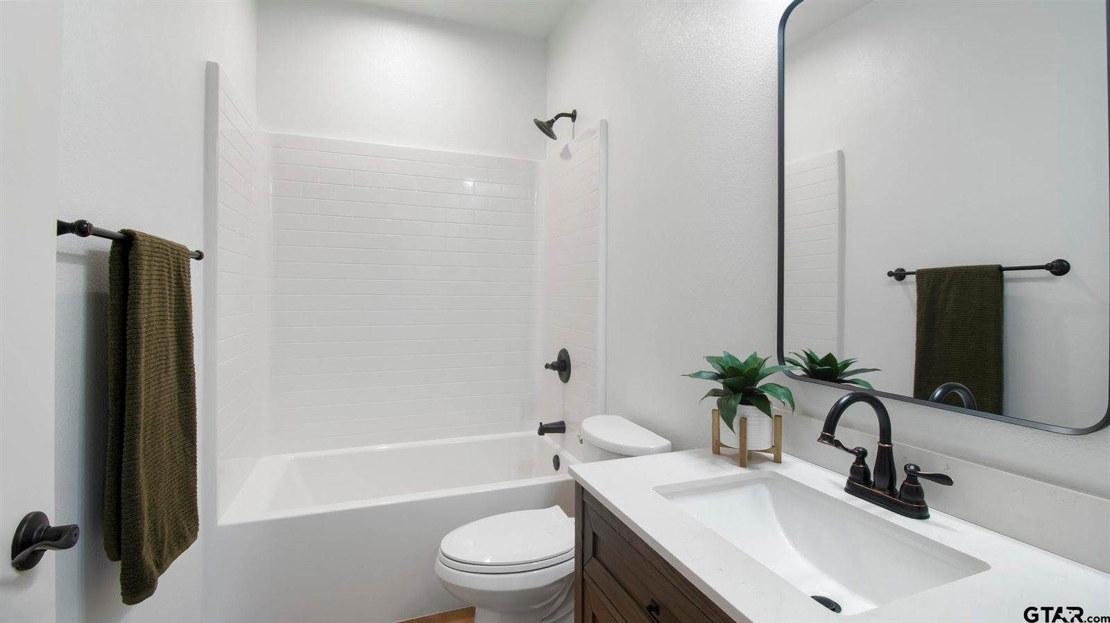 837 Red Bud Cir, Bullard, TX 75757