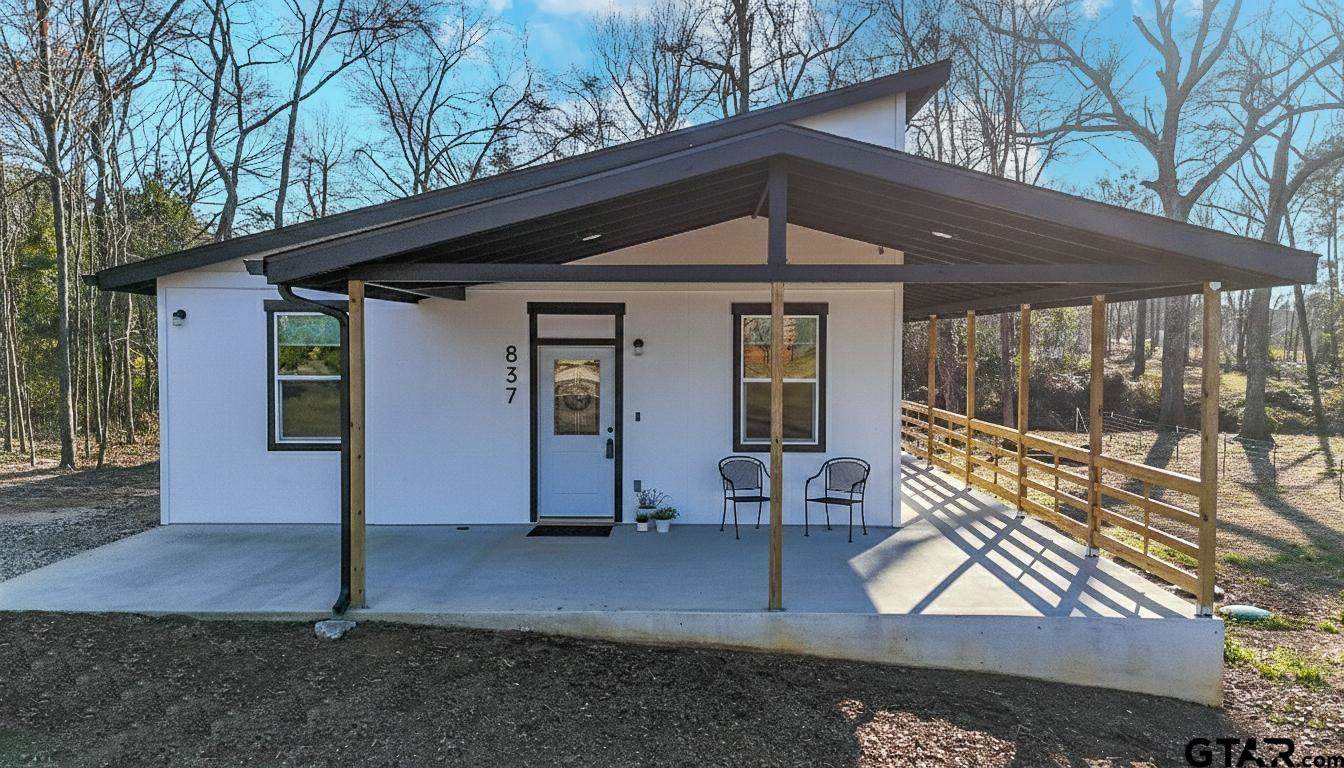 837 Red Bud Cir, Bullard, TX 75757