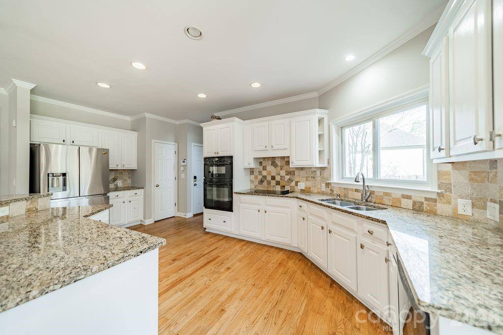 3306 Savannah Hills Drive, Matthews, NC 28105