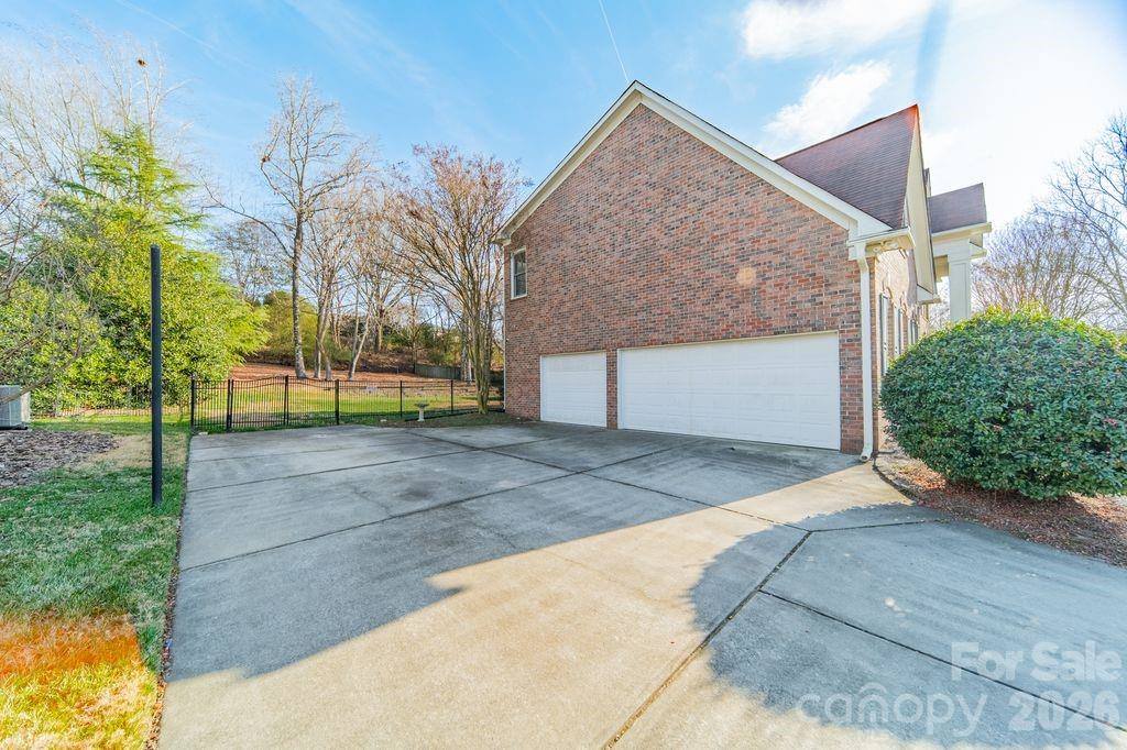 3306 Savannah Hills Drive, Matthews, NC 28105