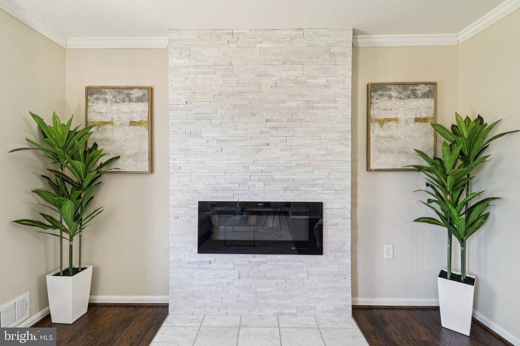 16920 Glen Oak Run, Rockville, MD 20855