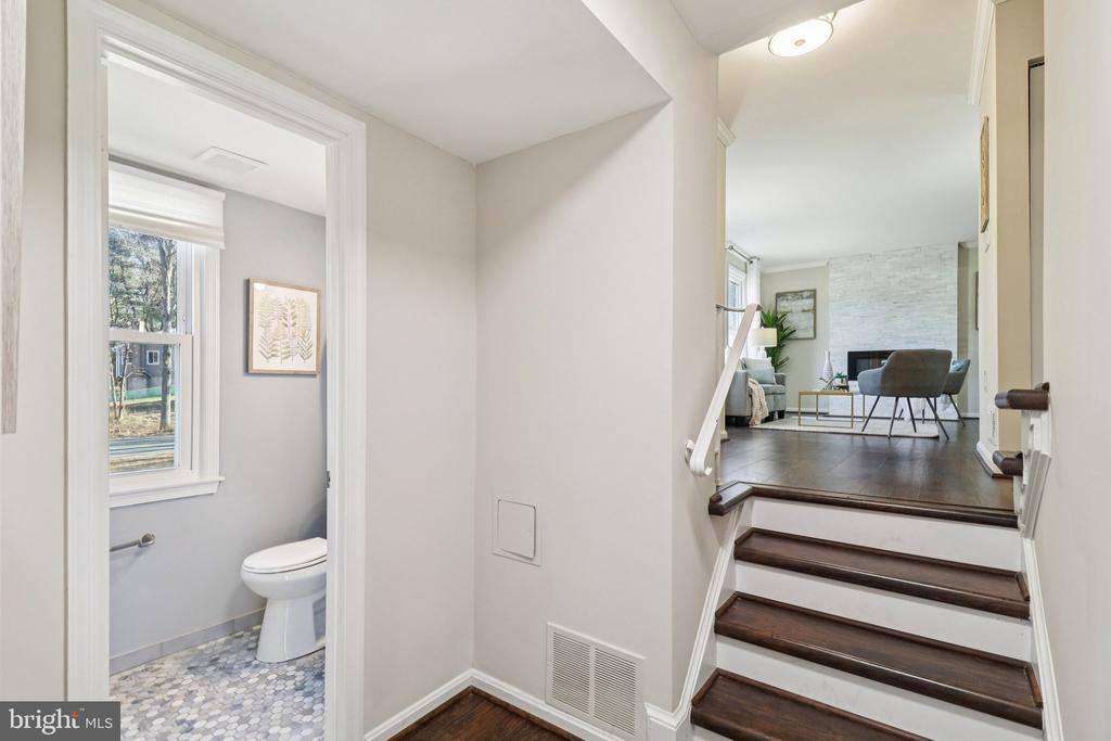 16920 Glen Oak Run, Rockville, MD 20855